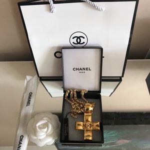 Chanel  Authentic Vintage gold mint large necklace